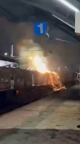 😨 This Could Have Been a Huge Tragedy! 11,000V OHE Wire Falls on Train #train #seojunprajapati