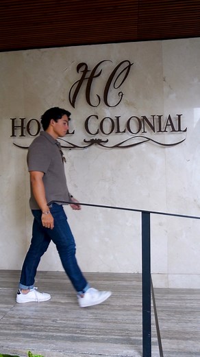 Explora la ciudad desde Hotel Colonial, la base perfecta para caminar por los puntos más icónicos del centro histórico: parques, catedrales, palacios y plazas, ¡todo a minutos de tu habitación! Céntrico, cómodo y con todas las amenidades para descansar después de un día lleno de cultura y diversión. Reserva hoy y vive la ciudad al máximo: 📲 WhatsApp: 999 923 6444 📧 reservas@hotelcolonial.com.mx 📍 C 62 #476 X 57 Y 59, Centro, Mérida | Hotel Colonial de Mérida