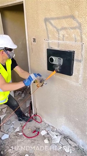 When my girlfriend was at her lowest, I broke up with her. Years later, after she found success and fame, she used every means possible to marry me. #