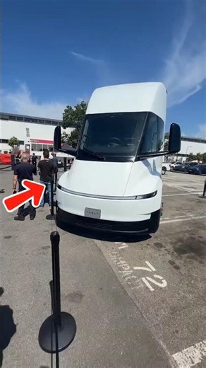 Why Truckers Hate the Tesla Semi. #americantrucks #trucking #TeslaSemi #Tesla