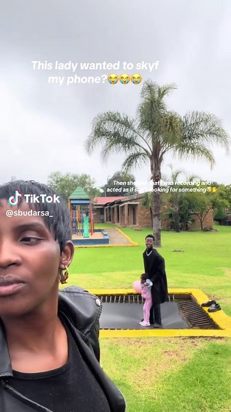 Incredible Phone Snatch Attempt Caught on Camera