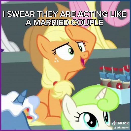 Twidash Moments: Feeding Crumbs to Rainbow Dash