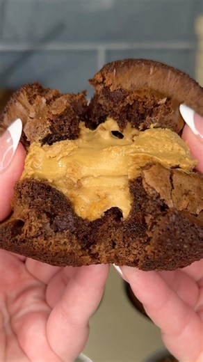 viral peanut butter stuffed brownies recipe 🥜🍫 #peanutbutter #recipe #dessert #shorts #easyrecipes