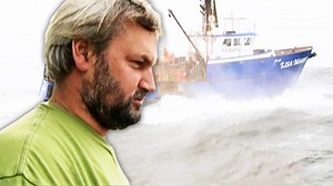 25K views · 1K reactions | Lisa Marie, la pequeña embarcación que desafía el tiempo. Con un inicio tardío, su tripulación se enfrenta a la presión de capturar centollas a toda velocidad y cuidado en solo 7 días ⏱️呂 #PescaMortal | Discovery Latinoamérica | Facebook