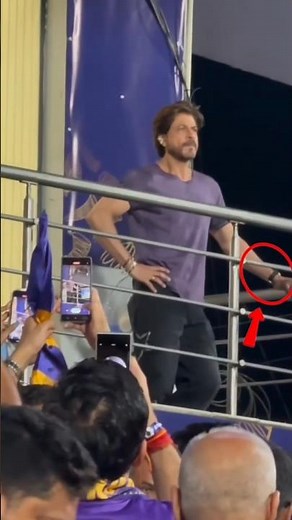 👑😱🤯 Khan ka royal andaaz dekh kar fans hue deewane 👑✨#styleicon #trendingnow #starlookprice