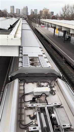 M5 approaching at van der Madeweg to Gaasperplas #gvb #netherlands #amsterdam