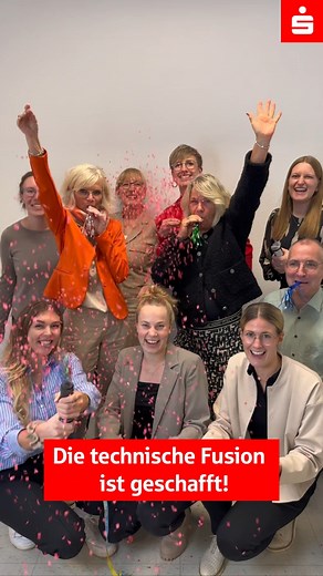 22K views · 52 reactions | Geschafft!  Wir sind jetzt wirklich EINS!  Das Online-Banking und die Sparkassen-App stehen euch nun wie gewohnt zur Verfügung. Der Fusions-Assistent unterstützt euch dort.  Danke an alle, die mit so viel Herzblut, Teamgeist und Geduld an diesem großen Schritt gearbeitet haben. Wir alle sind mitten im Sauerland ❤️ | Sparkasse Mitten im Sauerland | Facebook