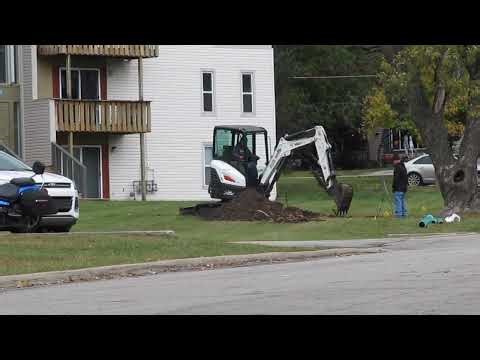 Bobcat E 26 Mini Excavator Digging And Dumping Dirt...#excavator #digging #dumping