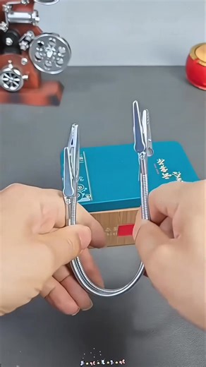 🛠️ Love keeping things neat and organized? Then this Double-Ended Alligator Clip is a must-have! 🔩 Designed with a 360° flexible shaft, you can twist, turn, and angle it any way you like. 🐊 The strong metal alligator jaws grip tightly onto anything – from mosquito coils, wires, and circuit boards to craft materials or papers. 🔥 Especially useful when burning mosquito coils – simply clip it to a stainless bowl or metal plate. It holds firmly, keeps the ashes neat, and avoids waste or burns. �