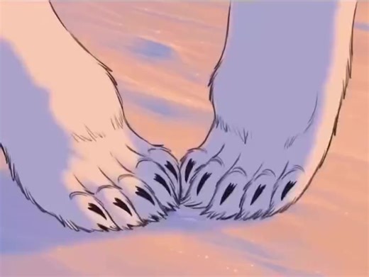 Мы так мало привыкаем, и это становится частью нашей реальности, нормализуя многочисленные неадекватные ситуации. Мы принимаем счастье, предложенное в виде крошек. В редкие моменты ясности мы понимаем, что этого недостаточно и заслуживаем гораздо большего. Именно в этот момент происходит неожиданное, часто причиняющее нам боль, потому что необходимые перемены приносят дискомфорт и страдание, показывая, что нужно выходить из зоны комфорта, и понимая, что нельзя нормализовать вторичную выгоду, осв