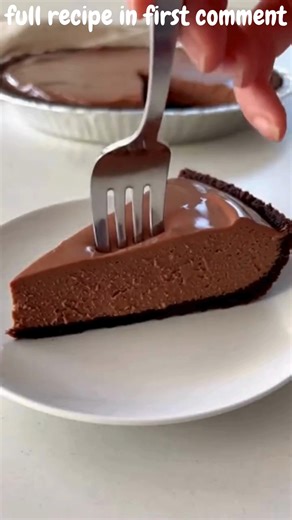 4-Ingredient No-Bake Chocolate Cool Whip Pie Silky Chocolate Cool Whip Dream Cloud Pie Ingredients: 1 prepared chocolate cookie crust (9-inch) 1 package cream cheese, softened (8 oz) | Easy Recipes