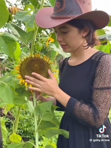 user6058577430616 (@user6058577430616)’s video of eating food