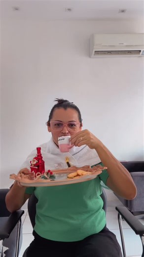 Espaço Integrado BESTCLUB on Instagram: "Quando é no Plx, o atendimento é diferente 🤣 . . . . . . . @dayanebella @g.deiza_silva . . . . . . . #salao #beleza #meme #brincadeirasaudável #autoestima"