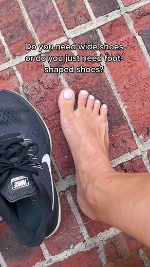 Do you need wide shoes, or foot-shaped shoes? Those narrow toe boxes aren’t very functional. #badshoes #uncomfortableshoes #widefeet #barefootshoes #healthyfeet #healthyshoes #bunions