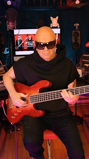 9 BASSES 9 RIFFS IN 38 SECONDS 9 of my favorite basses playing 9 different riffs in 38 seconds.
