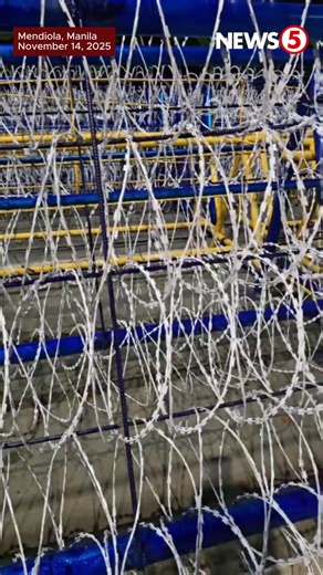 HANDA NA SA RALLY #News5Now | Mahigpit na ang seguridad sa Mendiola sa Manila, ilang araw bago ang three-day anti-corruption protest na ikinasa ng Iglesia ni Cristo simula sa darating na Linggo, November 16. Napuno na nga ng steel barricades ang lugar. | via Faith del Mundo | News5