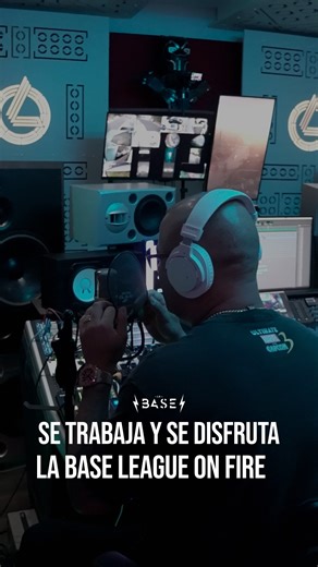 LA BASE 🤖 on Instagram: "Trabajando y disfrutando, Así lo hacen en La Base 🤖🔥💯🔊🎹🏀🎮 #directamentedesdelabase #music #musicstudio #reggaeton #labase"