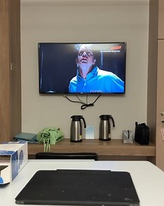 Little Thunder 門小雷 on Instagram: "I had been coughing for a few months, and recently I found it hard to breathe while sleeping. That’s when I realized I was dealing with serious bronchitis and needed to go to the hospital right away. During my stay, I had a bronchial exam under anesthesia, a CT scan, and many injections. The doctors and nurses are incredible, and the hospital environment is really nice. I’m so grateful for the timely care and I feel lucky that I still had the energy to paint. No