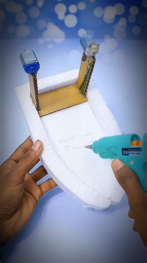 Building a DIY Electric Motor Boat (and taking it out on the water!)