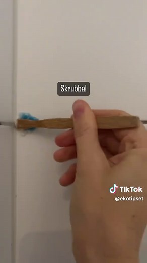 Ta bort mögel i fogarna med bikarbonat