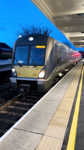 TRANSLINK TRAIN arriving at LISBURN STATION in NORTHERN IRELAND☘️