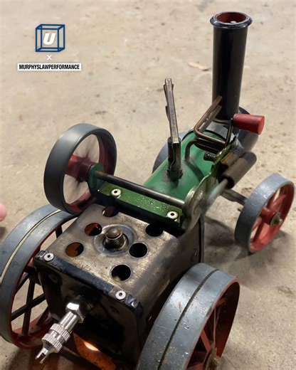 This vintage toy perfectly highlights how a steam engine operates 🚂 | UNILAD Tech