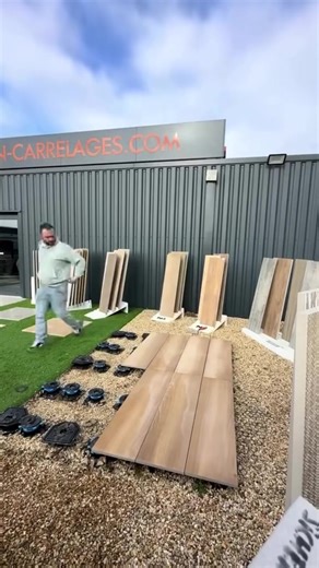 🔍 La pose sur plot, ça vous intrigue ? Vous vous demandez comment ça fonctionne, et pourquoi c’est si pratique ? 👷‍♂️🧱 👉 Découvrez notre petite démo en vidéo pour tout comprendre en quelques secondes ! Facile, rapide et sans colle ni joint ! 💡 🎁 En ce moment : -20% sur les plots Ain Carrelages C’est le moment parfait pour vous lancer ! 🛒🔥 #PoseSurPlot #PromoCarrelage #AinCarrelages #TravauxExtérieurs #Terrasse #CarrelageExtérieur #BonPlan #Démo #aincarrelage