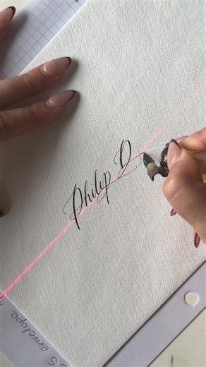 Elegancia en Caligrafía para Invitaciones de Boda