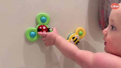 LiKee Strong Suction Cup Fidget Rotating Sensory Bath Toys for Baby Christmas Stocking Stuffers, Airplane Car Travel Table & Window Toys for Toddler Boys and Girls, 10+ Months