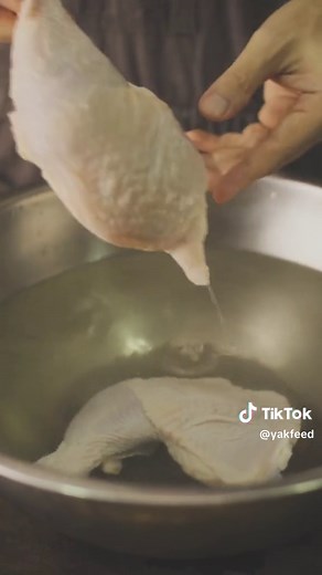เทคนิคการแช่น้ำเกลือเพื่อเนื้อไก่นุ่มฟู
