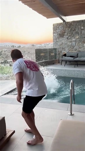 This will make you jump too 😱😂 #funny #prankvideo #jumpscare #fypage #funnyclips