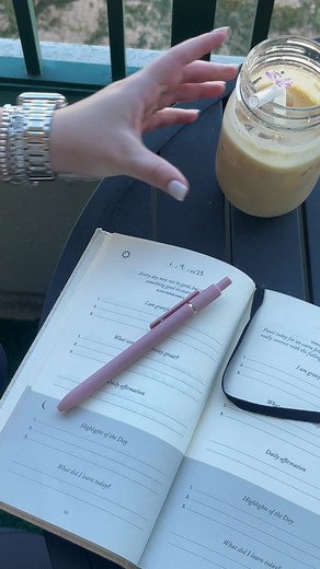 happyy monday🦋 #asmr #asmrmorningroutine #morningroutine #mondaymotivation #asmrroutine