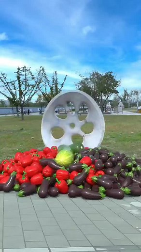 Creative Vegetable Sculptures: A Vibrant Animation