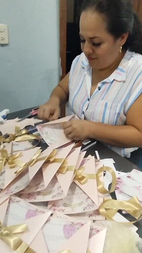 Invitaciones de XV años hechas a mano con amor