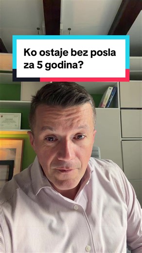 Dok svi pričaju o novim chatbotovima, iza zatvorenih vrata najvećih svjetskih kompanija dešava se nešto mnogo mračnije. Ono što sam otkrio istražujući kako autonomni AI agenti preuzimaju poslove, natjeralo me da upalim kameru. Prvi put u istoriji, meta nisu fizički radnici. Meta si ti. Došao sam do brojki i podataka koje kod nas niko ne pominje. Ono što dolazi brže je i brutalnije nego što misliš. Ko ostaje na poslu u narednih 5 godina? Odgovor te možda neće obradovati. 🎥 Snimio sam mini dokume