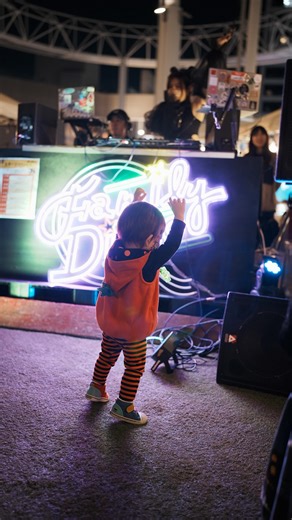 Q,s FAMILY DISCO on Instagram: "【来てくれてありがとう✨️】 Q's Family & Disco 10月24日(金) 17:00-21:00 10月25日(土) 16:00-20:00 ＠あべのキューズモール4階Ｑしば 🎃 🎃 🎃 🎃 🎃 🎃 🎃 🎃 動画撮影・編集： @3104_akita #ファミリーディスコ #親子ディスコ #あべのキューズモール #大人の夜遊び #こどもの音楽体験 #親子で踊ろう #DJイベント関西 #家族でおでかけ"