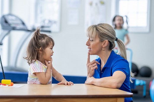 Le bégaiement chez l'enfant : causes, traitement, conseils... tout ce qu'il faut savoir