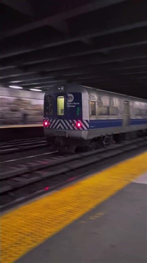 MNRR: 6 car #M3A on the #harlemline bypass Fordham #mta #metronorth #youtubeshorts #thebronx #4k