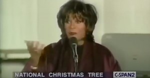 Patti LaBelle Absolutely Mutilating The Words To 'This Christmas' At The 1996 National Tree Lighting Ceremony Will Forever Be The Gift That Keeps On Giving