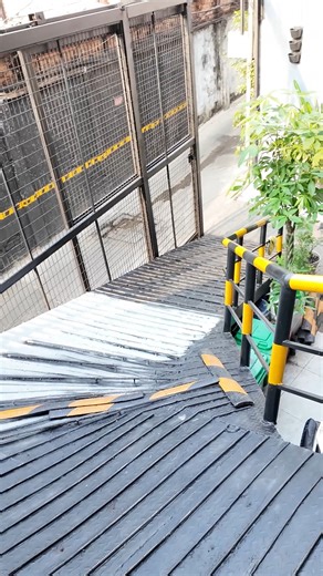 9Gaming đã nhận được nhiều feedback từ khách hàng về việc dốc gửi xe hơi dốc, có thể gây cảm giác không an tâm khi lên xuống. Hiện tại, tụi mình đã bố trí bảo vệ và nhân viên tại sân pick để hỗ trợ dắt xe, chạy xe lên xuống hoặc giữ đuôi xe khi cần. Rất mong khách hàng yên tâm trải nghiệm tại 9Gaming. Tụi mình luôn sẵn sàng hỗ trợ để đảm bảo an toàn cho mọi người. --- 📍 Địa chỉ: 161/1D Âu Cơ, P.14, Q.11, TP.HCM ☎️ Hotline: 08 9999 4066 💌 Email: 9gaming.cyber@gmail.com #9gaming #quan11 #auco #h