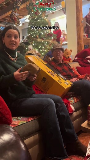 Mom deserves an Oscar for that acting😭#christmas #prank#fyp#viral#funny