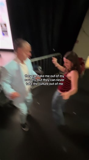 Hands up and bent knees forever! 🍾#bloodisthickerthanwater #gypsy #hopa