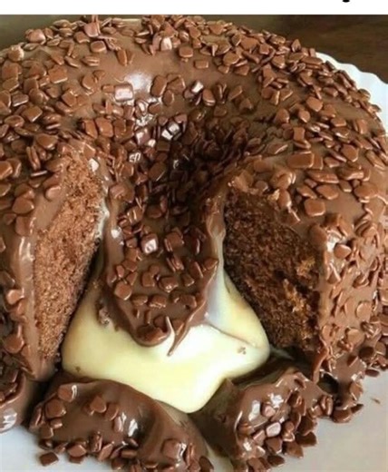 💕😋 Chocolate Volcano Cake💕😋 Ingredient: For the Cake: 2 cups all-purpose flour 1 cup unsweetened cocoa powder 1 1/2 teaspoons baking soda 1 teaspoon baking powder 1 teaspoon salt 2 cups granulated sugar 1 cup vegetable oil 2 large eggs 1 cup milk 1 cup hot water Chocolate Ganache Frosting: 1 cup heavy cream 1 cup semi-sweet chocolate chips For the White Filling (Optional): 1/2 cup sweetened condensed milk 2 tablespoons unsalted butter 1/2 teaspoon vanilla extract For Decoration: Chocolate sp