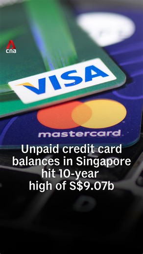 🚨💳 Singapore's unpaid credit card debt has hit S$9.07 billion, a 10-year high. The number of cardholders are down but debt per person is up. Here’s why. #sgnews #singapore | CNA