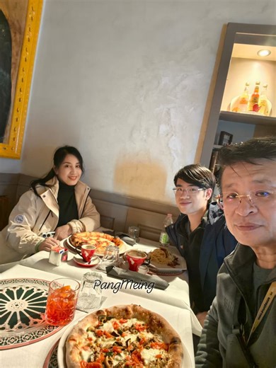 Pang Meing on Instagram: "At Florence. The Italian pizzas were prepared on the spot. So very fresh n crisp. Spaghetti was al Dante . Springy texture. Nice! #florenceitaly #travelwithme #italiancuisine #foodie #photoshoot"