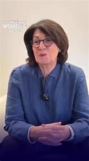 🎼 Longtemps, les femmes cheffes d’orchestre ont été l’exception. En 2018, elles ne représentaient que 4 % des chefs dirigeant des institutions culturelles mondiales. Aujourd’hui, grâce à l’engagement déterminé de Claire Gibault, Directrice du Paris Mozart Orchestra et co-fondatrice et co-directrice du concours international La Maestra, avec la Philarmonie de Paris, ce chiffre atteint 12 %. Une progression significative. Les chiffres de cette édition sont impressionnants : 🎶 225 candidates 🌍 5