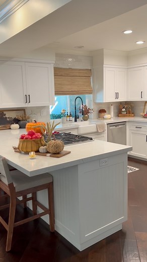 759K views · 3.1K reactions | Kitchen remodel, before and after李 #beforeandafter #kitchen #kitchendesign #kitchenremodel #fall #falldecorating #cottagefarmhouse #fallaesthetic | Home styling | Facebook