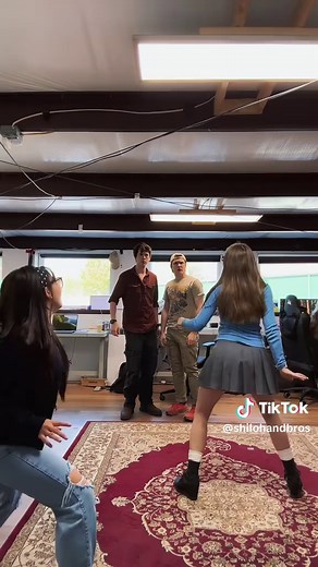 Shiloh and Bros Return to TikTok Fun!