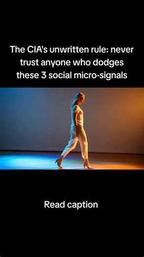 Sophie Moore on Instagram: "1. In every group, someone quietly takes the lead. Not by dominating the conversation — but by reading the room faster than anyone else. Decades ago, CIA trainers learned: In high-stakes conversations — from negotiations to first dates — there are 3 subtle cues that expose whether someone’s trustworthy… or quietly steering the dynamic. Most people miss them. And that’s how control begins. 2. The delayed reaction. Share a feeling — joy, irritation, even sarcasm — and t