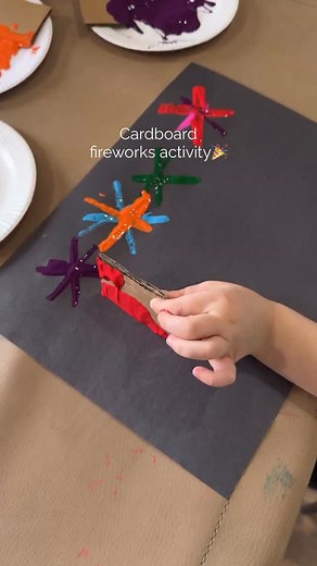 Fireworks without the fuss 🎆 We used simple cardboard to create the prettiest fireworks art: ✂️ Cut small horizontal strips 🎨 Dab into paint 🖤 Stamp onto dark paper ✨ Mix match colours for layered bursts I added a few flicks of white paint for a snowy touch and finished it off with glitter for extra sparkle. An easy, low-prep activity that lets kids explore colour, texture, and creativity—perfect for little hands and big imaginations. #playbasedlearning #processartforkids #fireworkscraft #cre